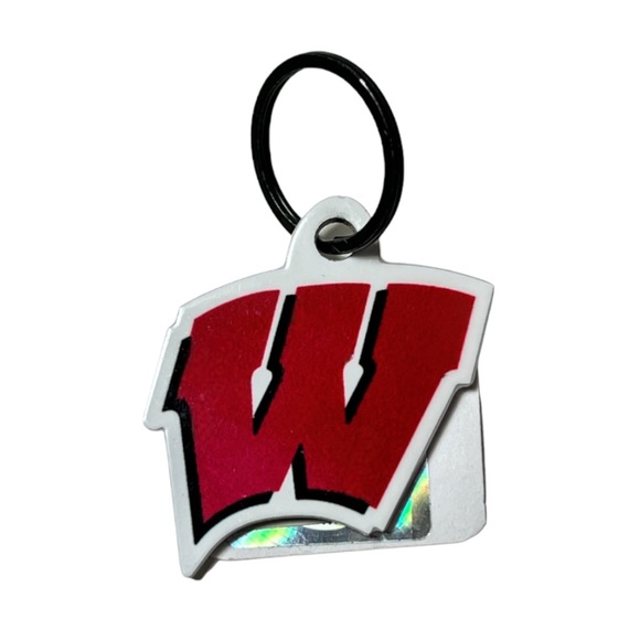 NWT Wisconsin Red & White Motion W Metal Keychain - Picture 2 of 5